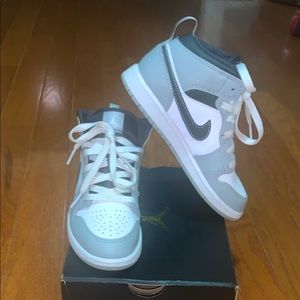 Kids Jordan 1’s Mid